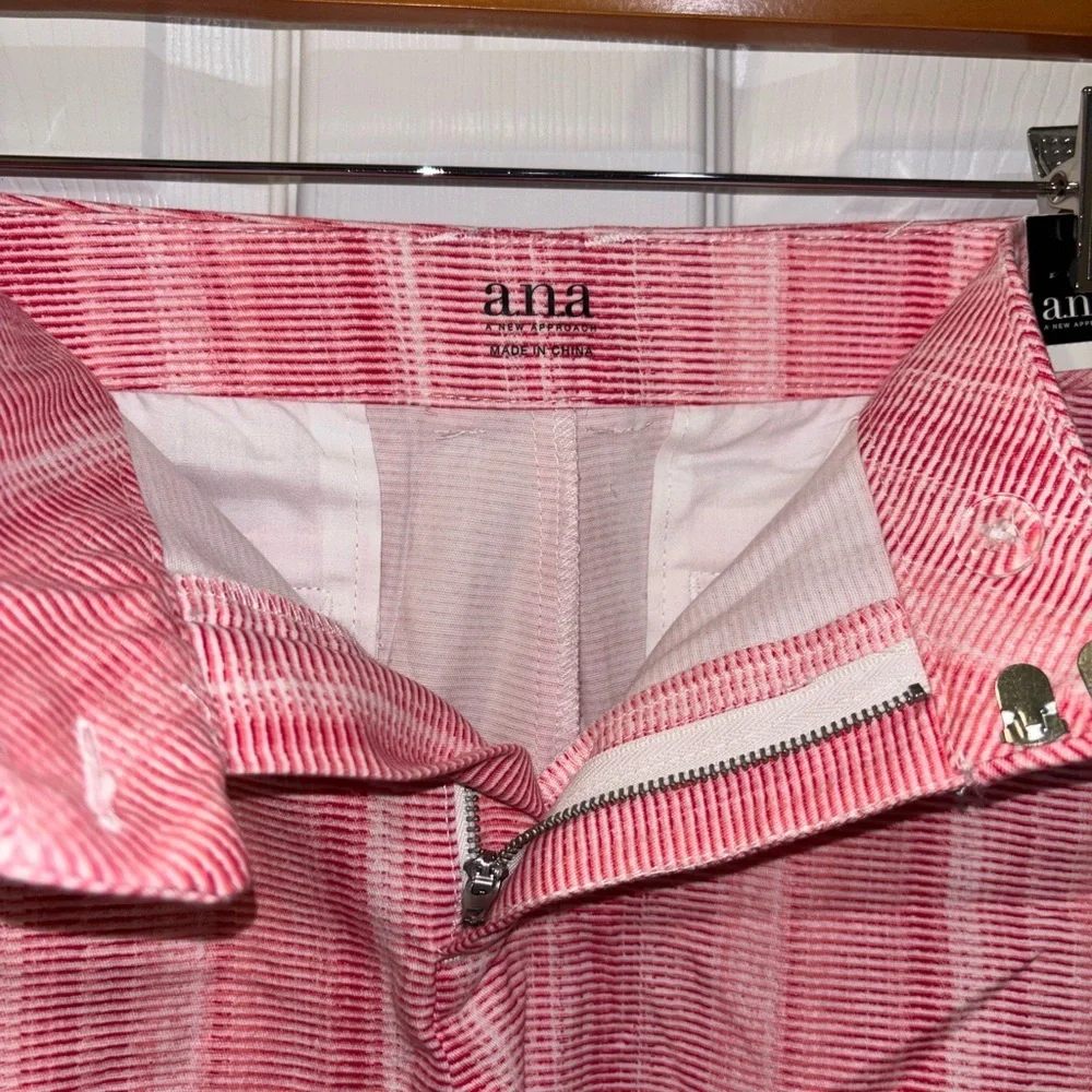 Women's SZ 12 Summer Shorts 2 Pairs - Picture 6 of 7